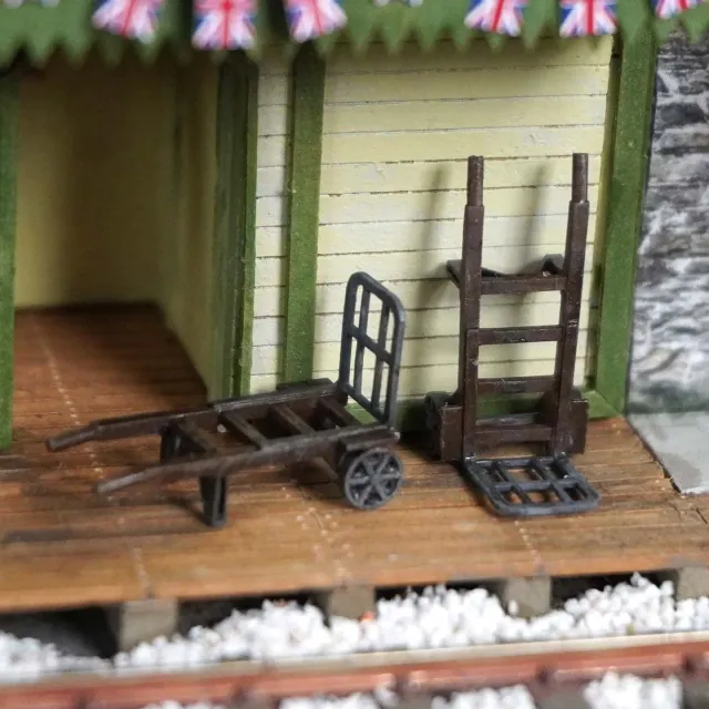Scale Model Scenery AX198-OO zavazadlový vozík 2 ks OO