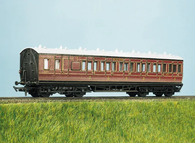 Peco Parkside PC713 osobní vůz LMS Suburban OO/HO