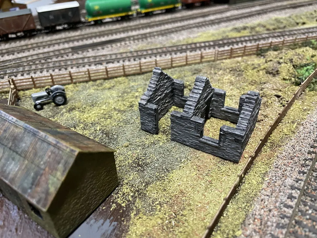 MS Models Abandoned Slate Cottage chalupa