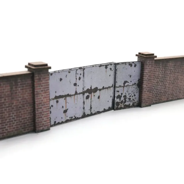 Scale Model Scenery KX002-OO průmyslová cihlová zeď s branami H0