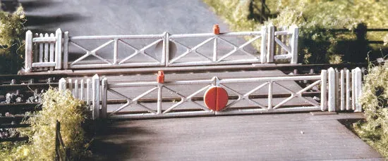 Ratio 234 železniční přejezd N se závorami