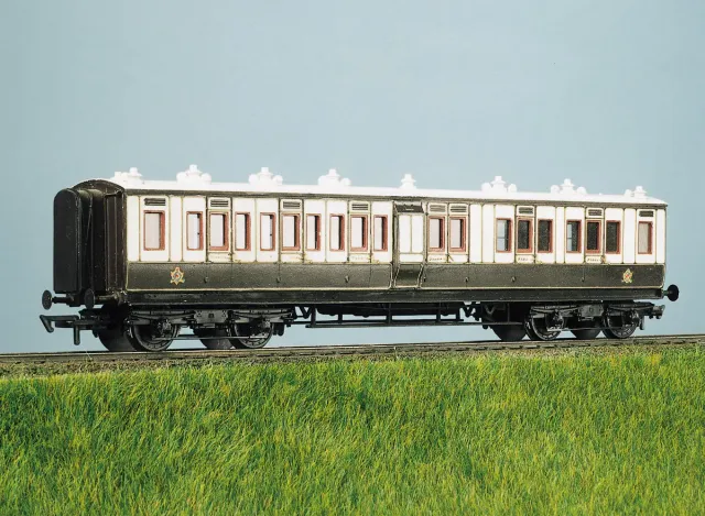 Peco Parkside PC733 osobní vůz OO LMS 50ft brzdový