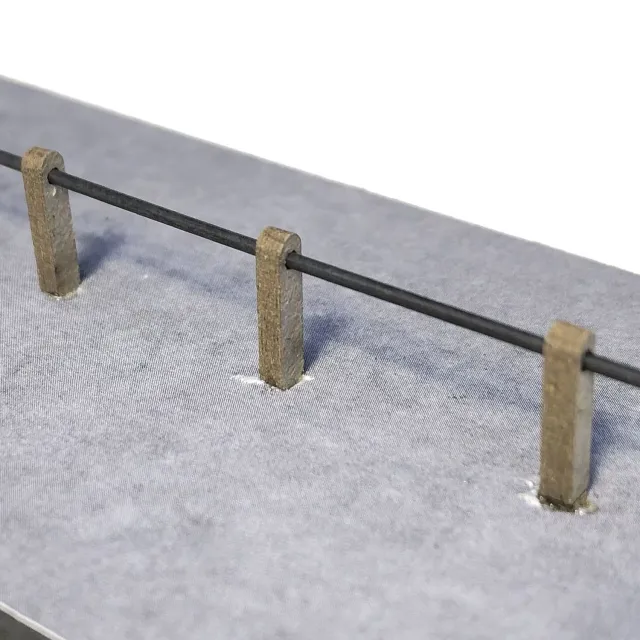 Scale Model Scenery LX379-OO betonový plot s kolejnicí