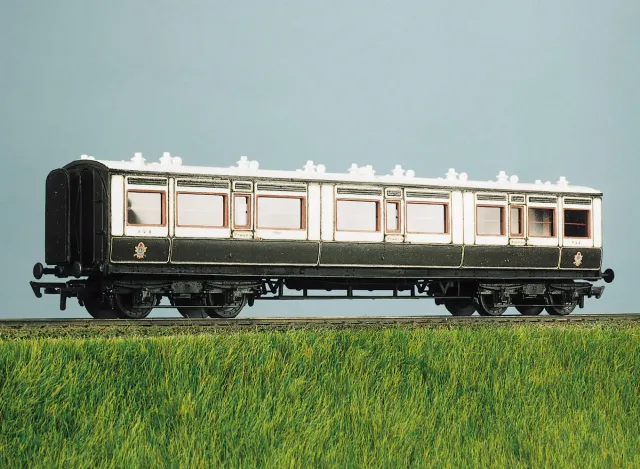 Peco Parkside PC732 osobní vůz OO/HO LMS Composite
